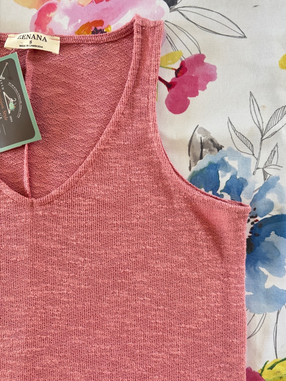 Zenana Outfitters - Women's Pink Sleeveless V-Neck Knit Top